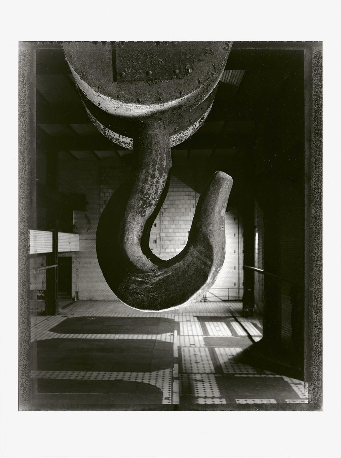 Harf Zimmermann, THE E, Edition & Special Edition, Silbergelatine, Handabzüge des Künstlers, gestempelt, nummeriert und signiert auf der Rückseite, Harf Zimmermann, THE E, E-Werk, Berlin Mitte, Kraftwerk, Umspannwerk, Location, Eventlocation, Club, Backstein, Industriebau, Bauwerk, Wilhelmstrasse, Schwarzweiß Fotografie, schwarzweiß Fotos, Handprint, Fotograf Dresden, Fotograf Berlin, Internationaler Fotograf, Großformat-Fotografie
Kunstfotografie
Fotokunst
Kunst für Zuhause
Kunsteditionen