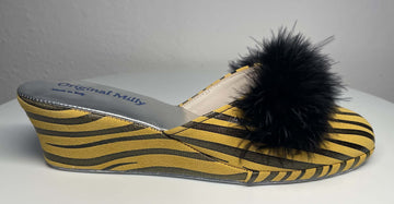 0310 Camoscio Zebrato Senape con piuma Suola Bufalo Ciabatte da camera Donna Original Milly Made in Italy - Foto N 1