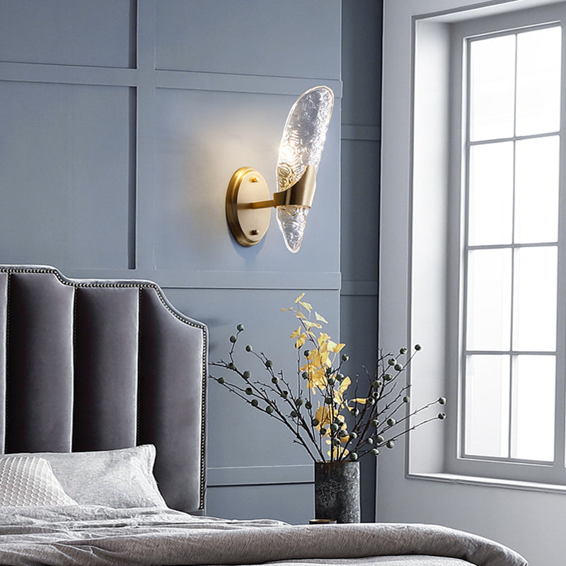 BowLift | 1/2-Pear Exposed Wall Lighting Contemporary Textured Glass Wall Lamp in Brass for the Dining Room