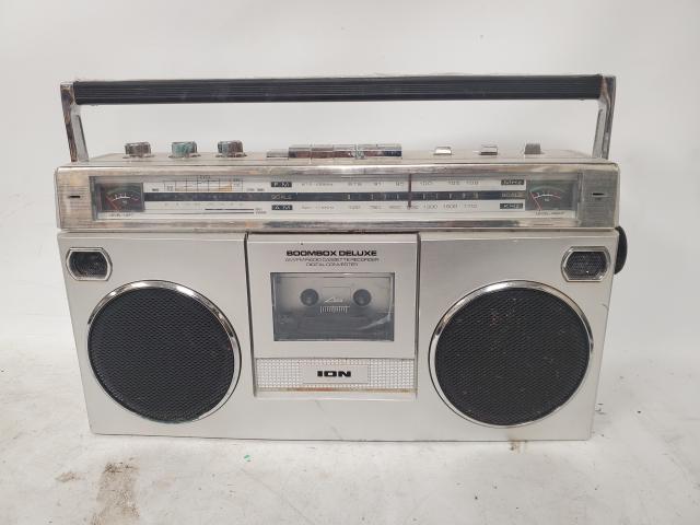 ION iSP112B Retro Style Portable Deluxe Boombox USB SD AM/FM Radio Cassette