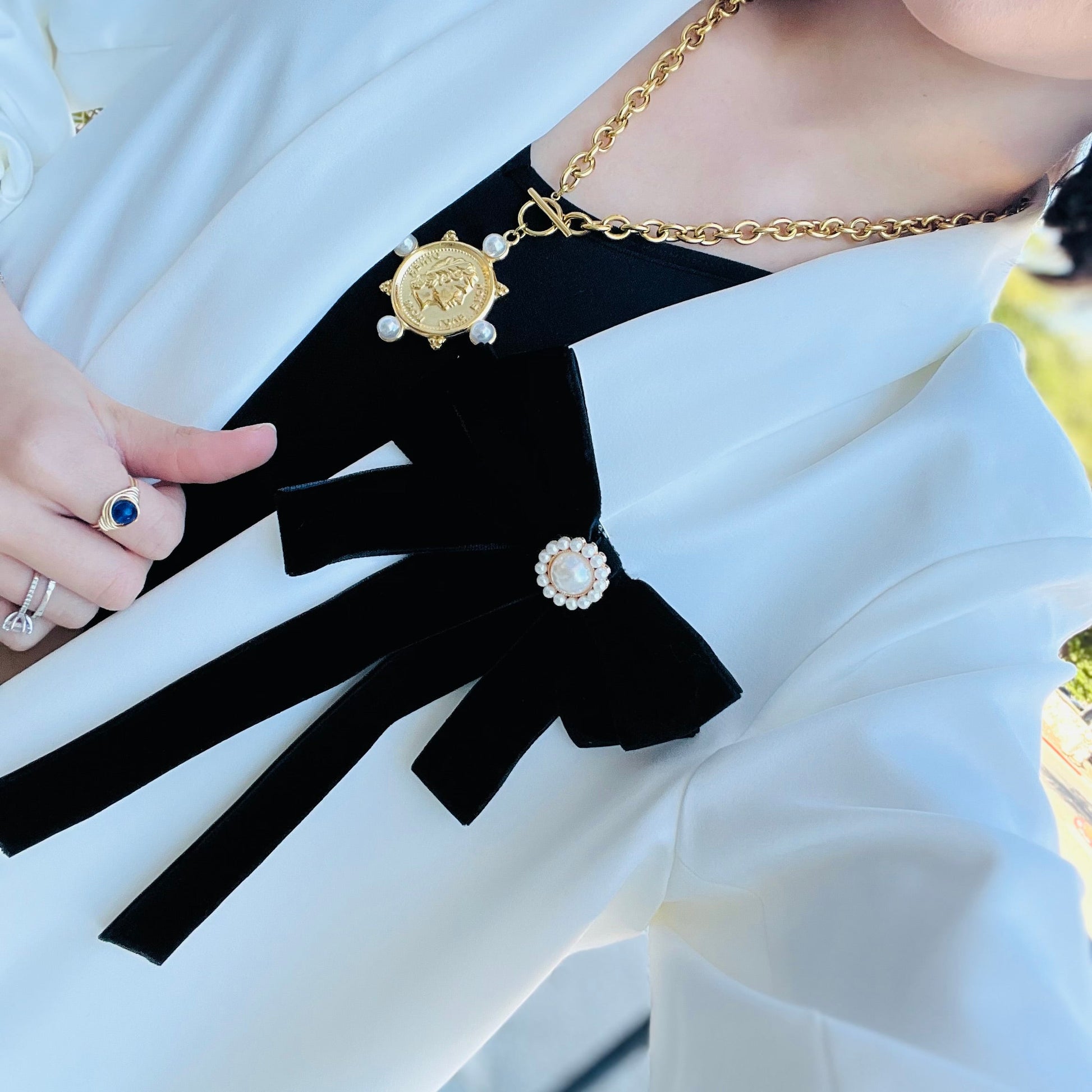 Chic Affair Black Velvet Bow Brooch