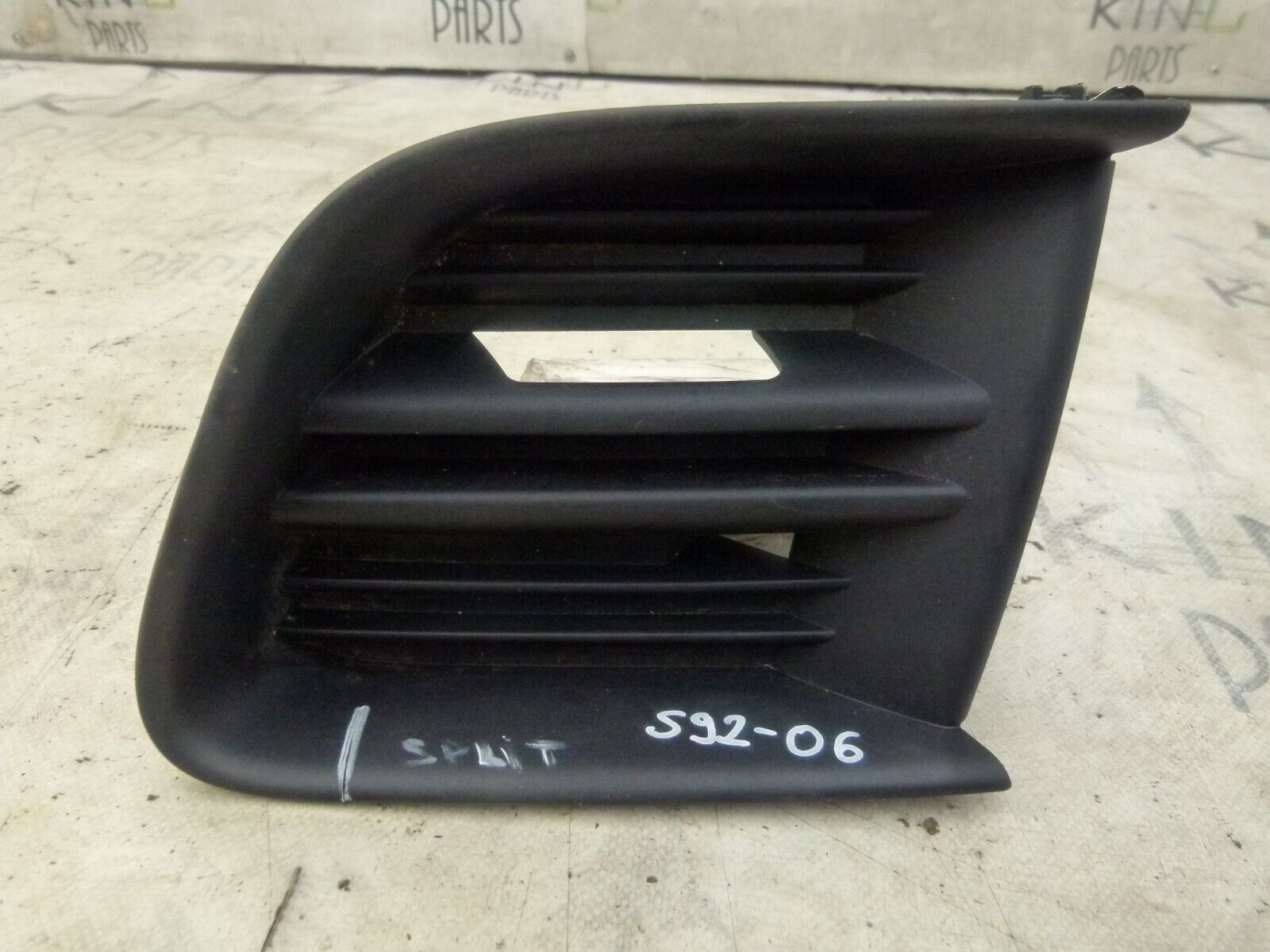 SKODA OCTAVIA LCI 2009-13 FRONT RIGHT FOG LIGHT GRILLE GENUINE 1Z0853665 #S92-06