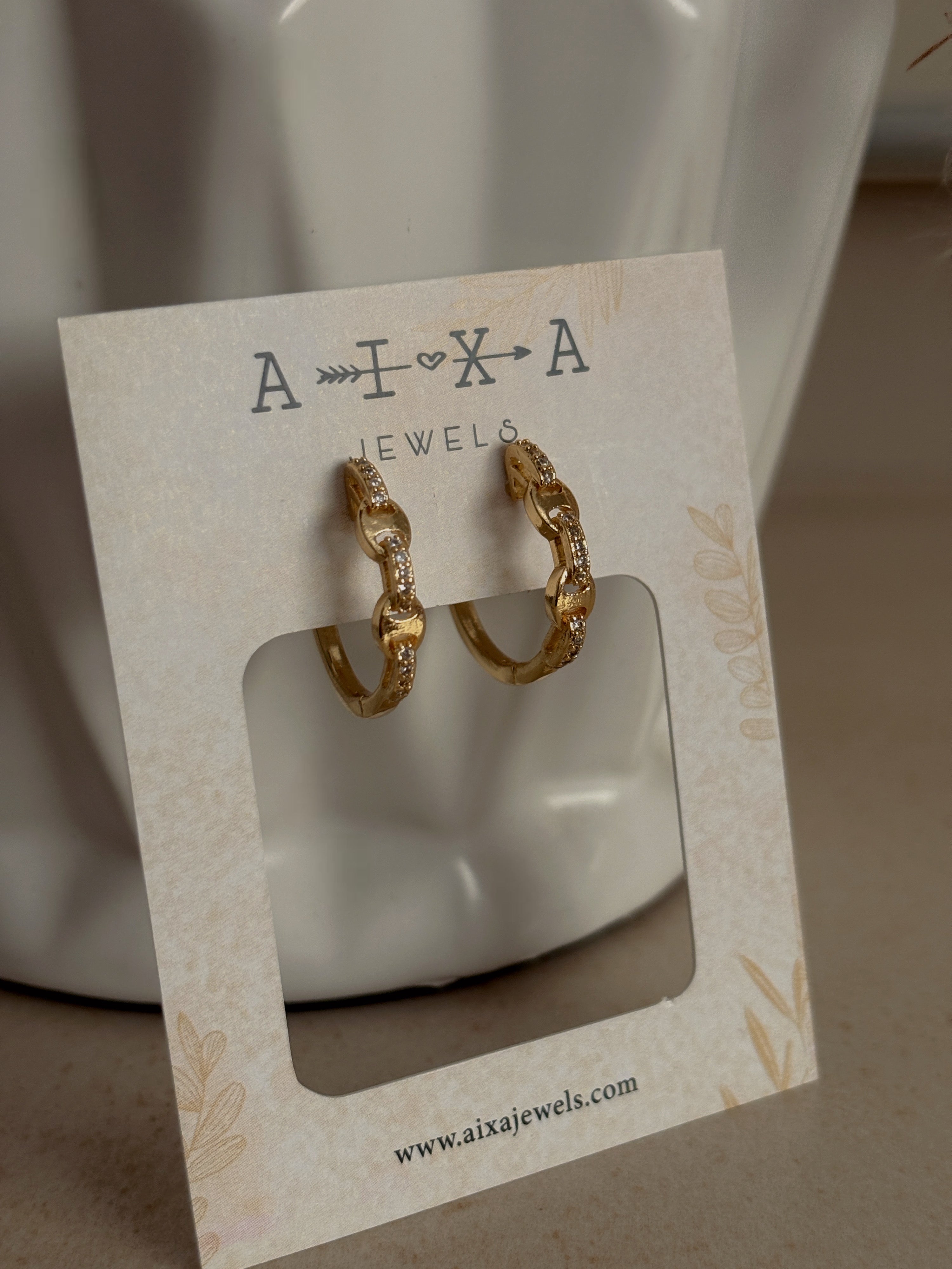 Hannia Hoops
