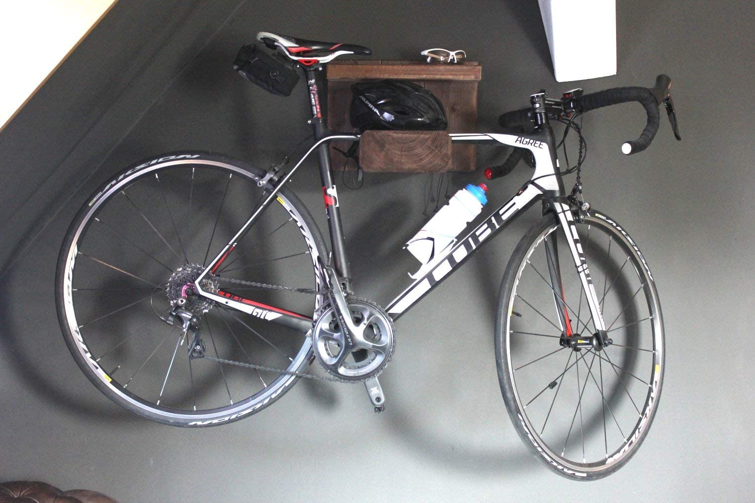 Fahrrad Wandhalterung aus Holz für Rennrad oder Mountainbike - Fahrradhalterung für die Wand - auch für breite Lenker und Rahmen