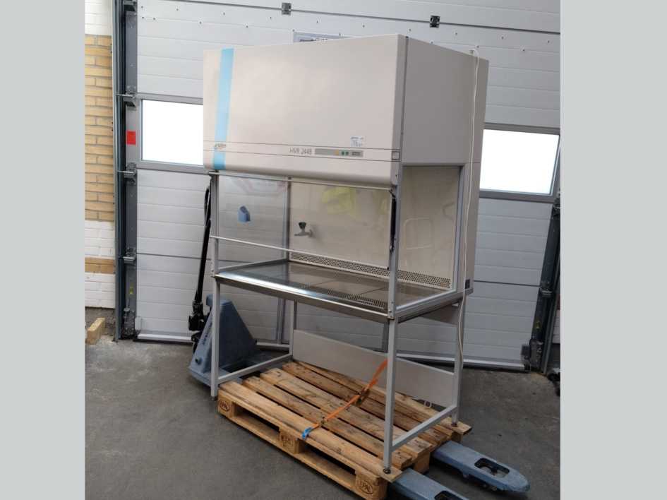 Holten LaminAir HVR 2448 Laminar Air Flow Cabinet, EU Buyers Only
