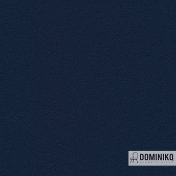 Donkerblauwe Regent-stof van Camira met matte glans voor luxe interieurs, bekend om zijn slijtvastheid en brandveiligheid.