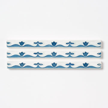 1920s The Mosaic Tile Company Blue & White Tulip Trim Tile