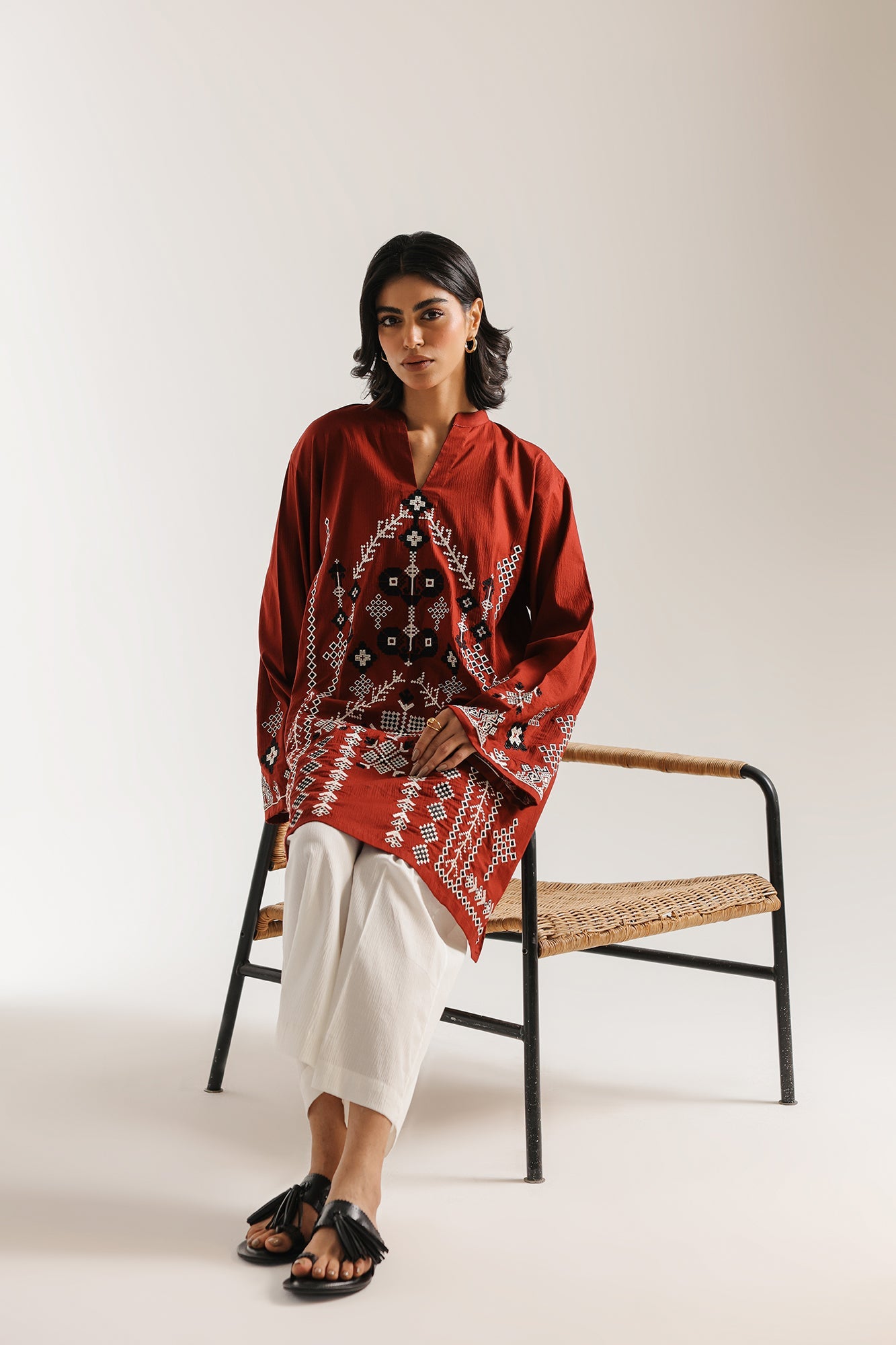 EMBROIDERED SUIT (E7553/102/305)