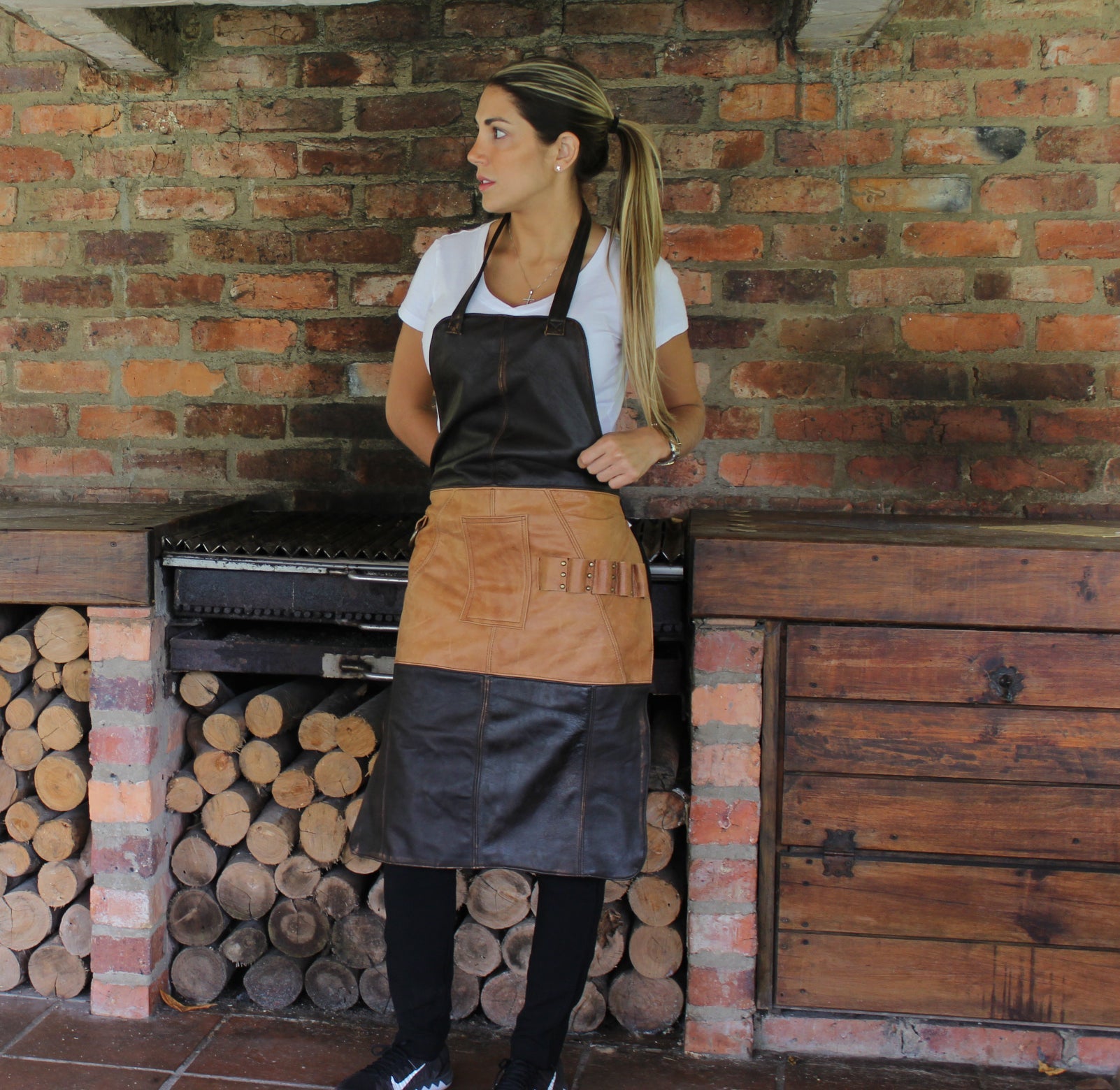 NATHAN Leather Apron in - Dark Brown and Tan Custom-made BBQ Restaurant fashion Name Initials - PDCollection Leatherwear - Online Shop