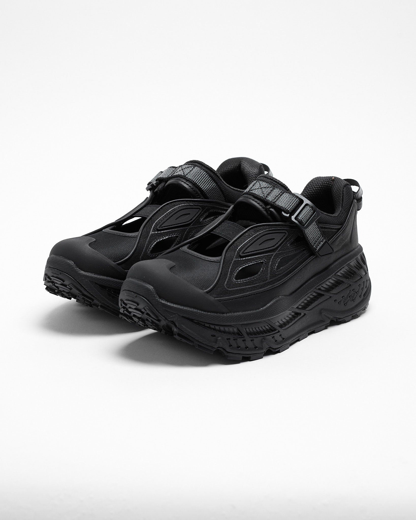 Stinson Breeze in Black/Carbon Black