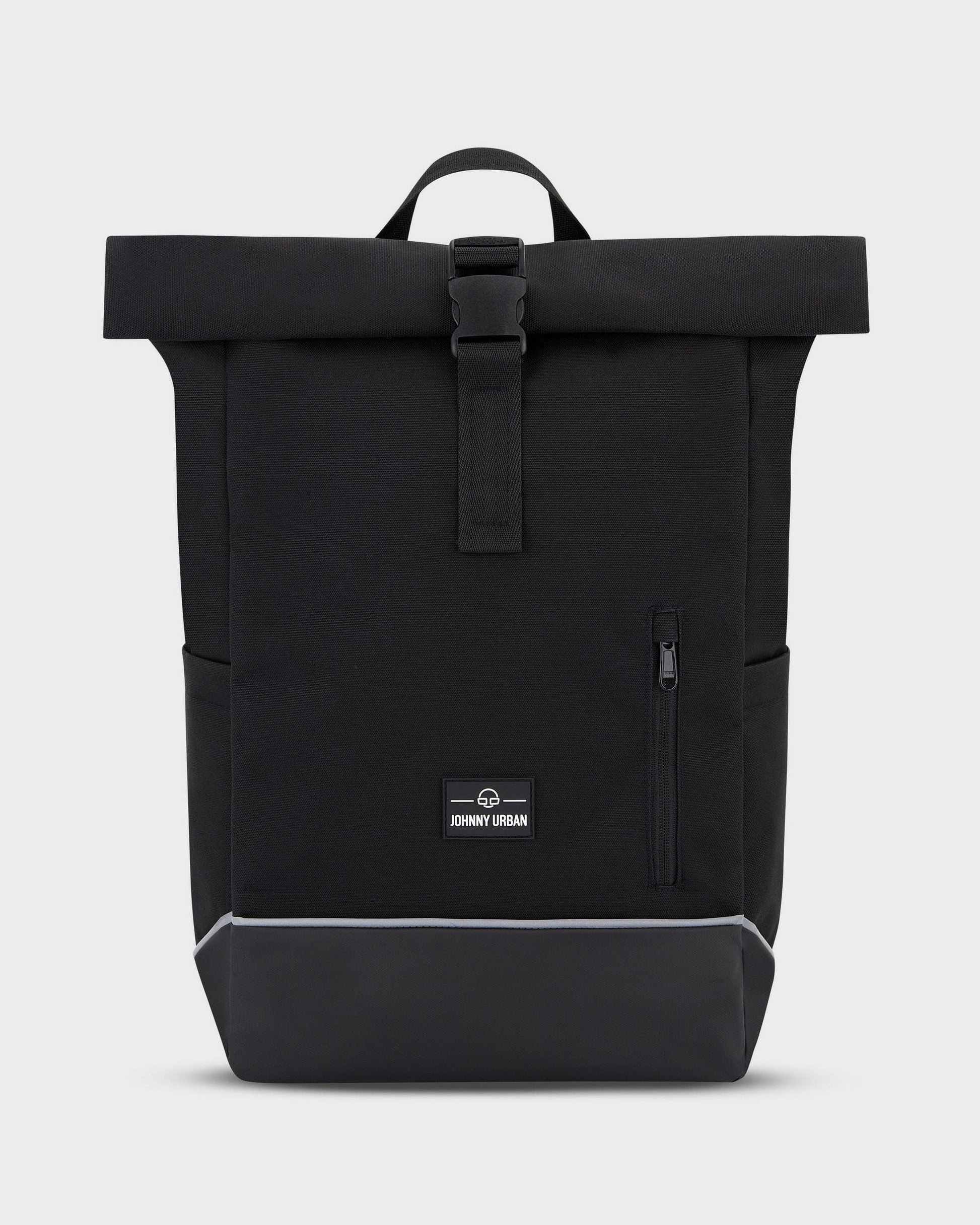 Schwarzer Rolltop-Rucksack 'Robin Medium' von Johnny Urban mit Frontreißverschluss und verstärktem Boden