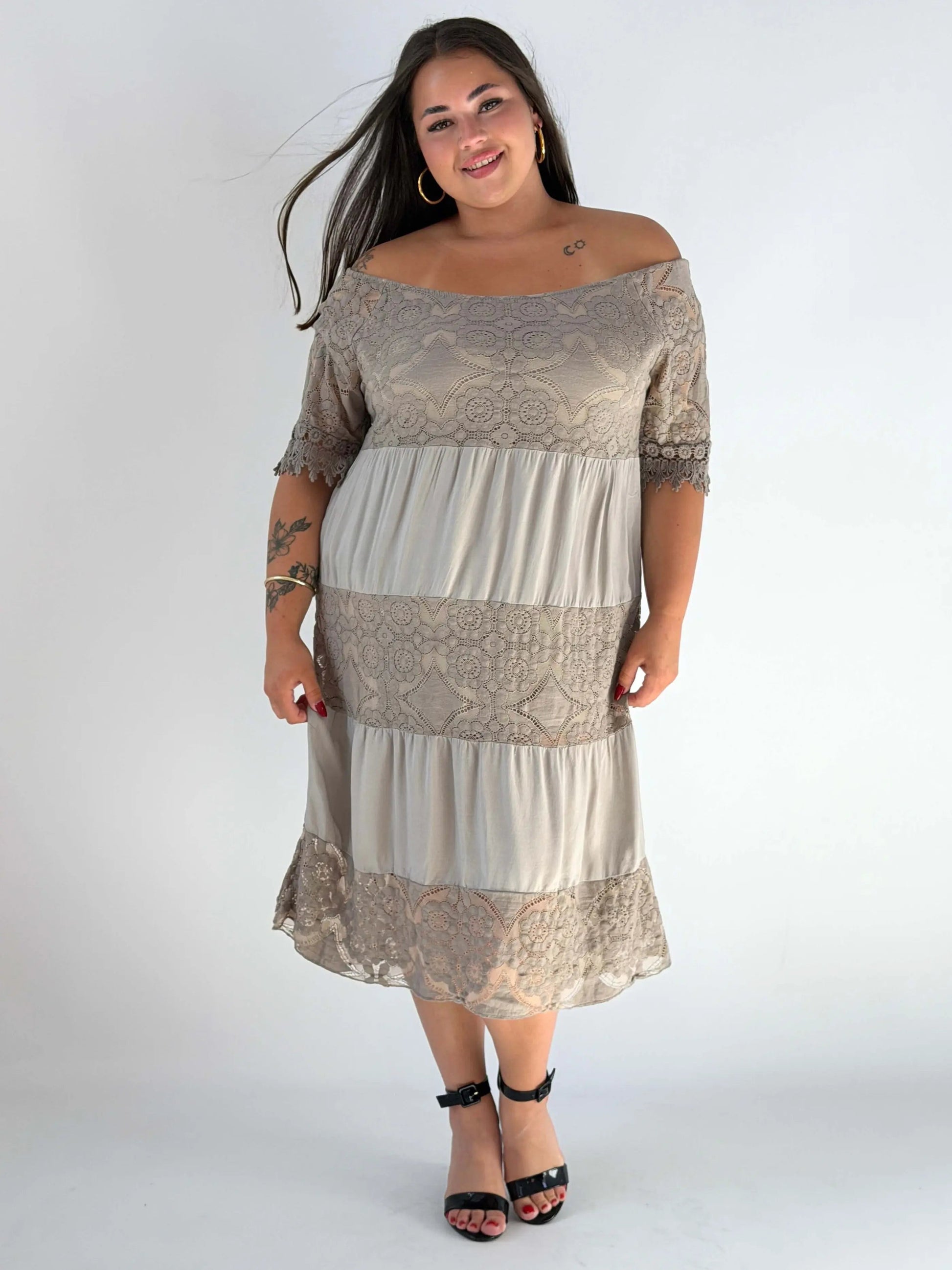 Sukienka plus size hiszpanka z koronką – elegancka sukienka damska XXL