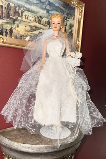 Barbie's first ever bridal gown I won on eBay for $10! Outfit #972, "Wedding day." Missing a few original items that came with set, but i'm happy!💐 : r/ Barbie
