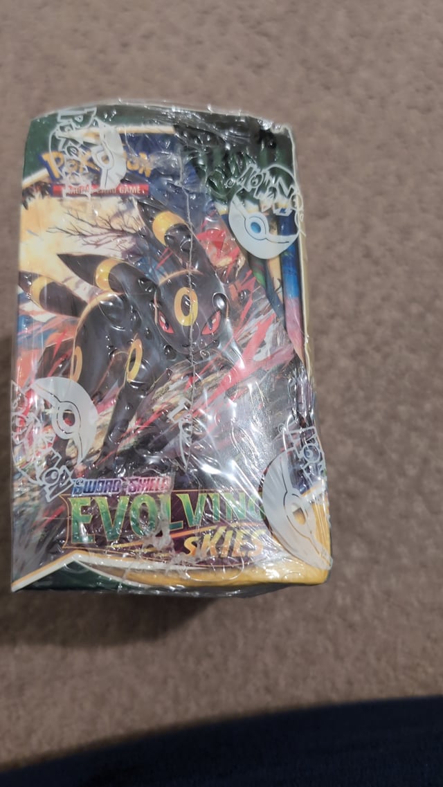 Is this Evolving Skies booster box resealed : r/IsMyPokemonCardFake