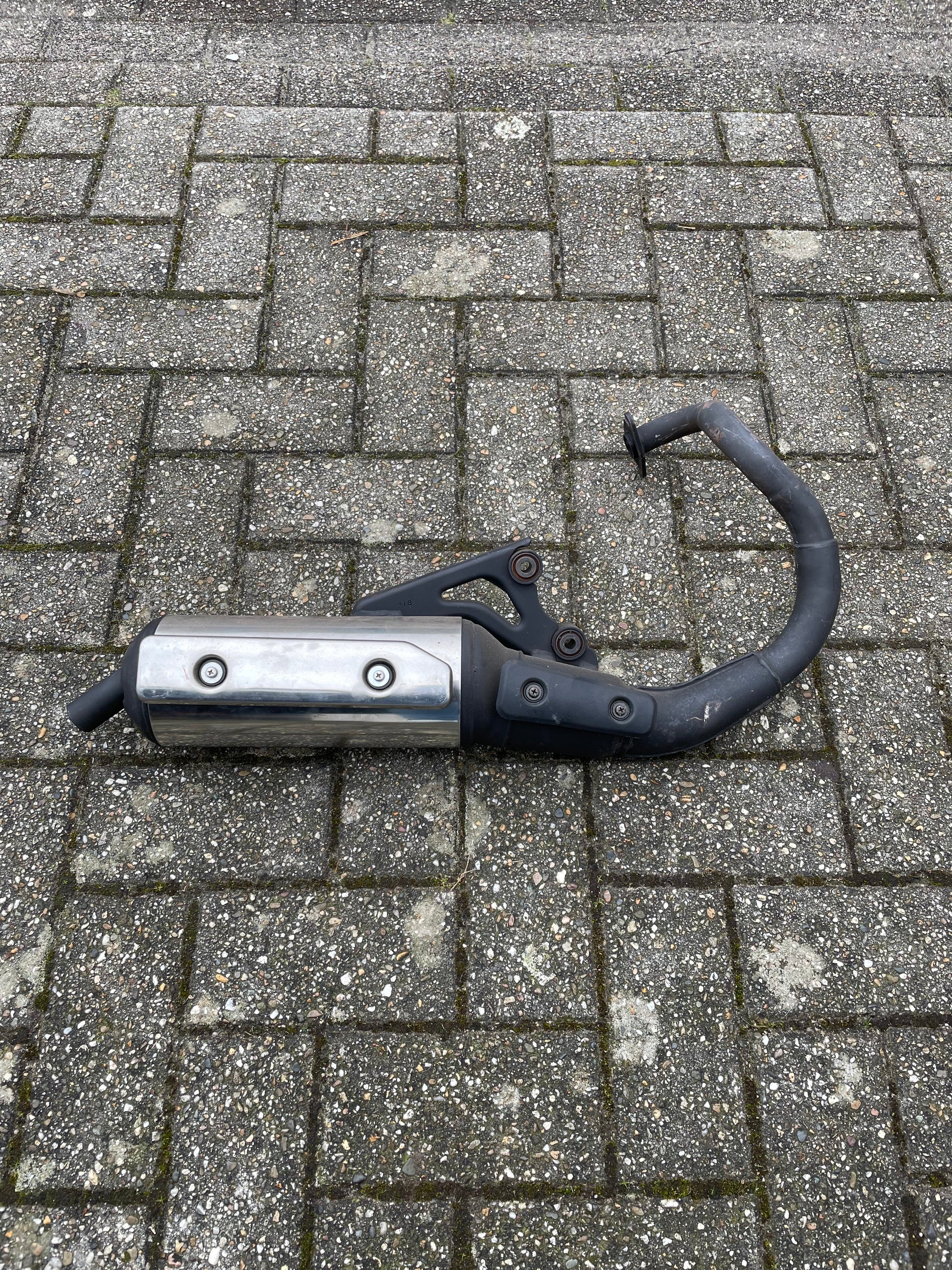 UITLAAT HONDA X8R OEM ORIGINEEL NIEUWSTAAT 18300-GCM-930